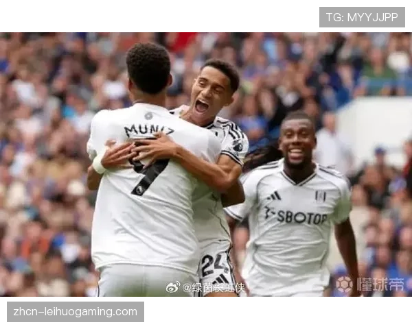 争议判罚:富勒姆进球经VAR长时间复核后因越位毫米级被判无效 争议判罚:富勒姆进球经VAR长时间复核后因越位毫米级被判无效